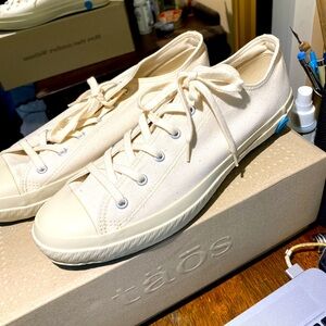 Shoes like Pottery size 9 men’s